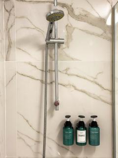 A Typical Alfama Home The Soul of Old Lisbon - 7