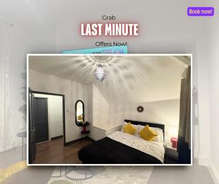 Sleeps 8 l 3 Bedroom l Last-minute Specials l New Property l Elegant House near City Center Sleeps 6 with Free Parking l By Zen Nights Short Lets & Serviced Accommodations - 0