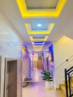 Triple J Universal Hotel and Suites - 6