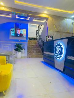 Triple J Universal Hotel and Suites - 8