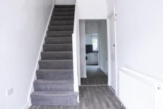 Wembley Spacious 6-Bed Stay - 3