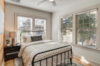 Walk to Downtown Tyler! Updated Historic Apt - 1