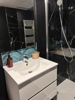 la suite prestige avec SPA SAUNA NETFLIX JARDIN - 8