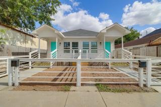 Light Rail Access and Skyline View! Modern HTX Home - 8