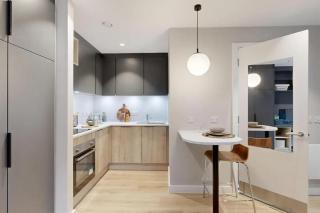 Bright & Spacious Mid-Level Studio Plus at Briggate Studios - 2