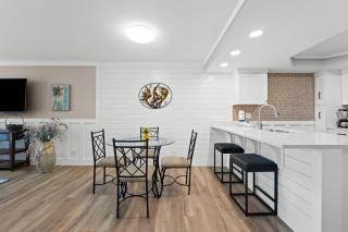 Pelican Walk 511 - 1