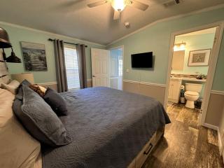 Stunning Cottage by the Rainbow River with Fantastic Amenities for a Wonderful Florida Escape - 1