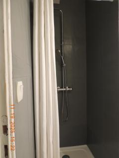 Les Coquelicots Chambre d' hote avec grand lit et salle d'eau privative pour une persone ou un couple - 5