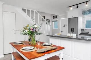 Cosy Home in Claremont - 6