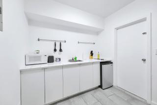 Modern Studio Retreat to Explore Miami - 8