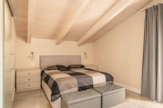 Close to the sea - 4