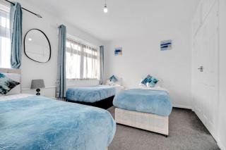 Bella Homes-Spacious 4 bedroom Modern Town house Romford - 3