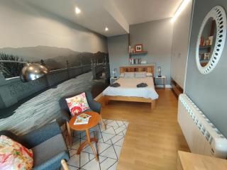 OFERTA ESPECIAL ÚLTIMA HORA - SARAKATUA15 - vistas espectaculares - familias y parejas - 2 dormitorios independientes - amplio salón cocina comedor - tarjeta parking OTA GRATIS - Julio y agosto estancia mínima 7 noches de domingo a domingo - - Zarautz - 2