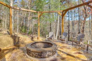 Expansive Mtn-View Ellijay Cabin Private Hot Tub - 9