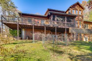 Expansive Mtn-View Ellijay Cabin Private Hot Tub - 3