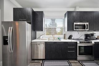 Walk to UC Davis Medical Center! Duplex with Patio - 5