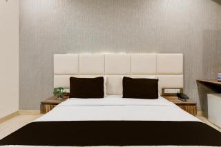 Super Townhouse Hotel Sec- 54 Golf Course Road - 9