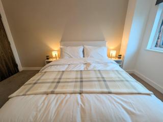 The Urban Nest - King Bed, Walk to C-centre - 1