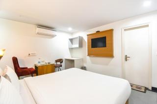 Hotel NH7 Near Patiala Chowk Bus stand Zirakpur - 6