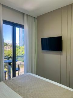 Ap completo a 900m da Oktoberfest com Piscina, academia, Wi-Fi, ar, garagem e tv no quarto - 8