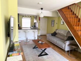 Riverside Retreat near Historic Westgate Towers - 4