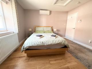 Riverside Retreat near Historic Westgate Towers - 1