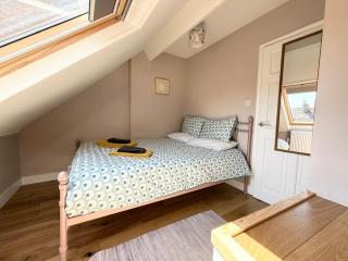 Riverside Retreat near Historic Westgate Towers - 2