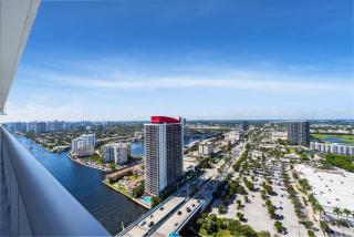 Stylish 3BR Resort Condo with Beach Access, Two Infinity Pools and Private Balcony - 7