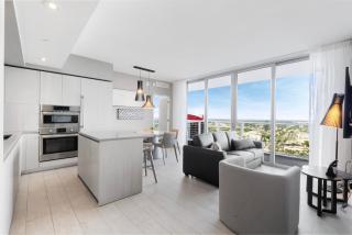 Stylish 3BR Resort Condo with Beach Access, Two Infinity Pools and Private Balcony - 3