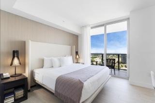 Stylish 3BR Resort Condo with Beach Access, Two Infinity Pools and Private Balcony - 7