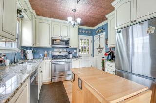 Art Lovers Paradise! Cozy Cottage in Huntington - 3