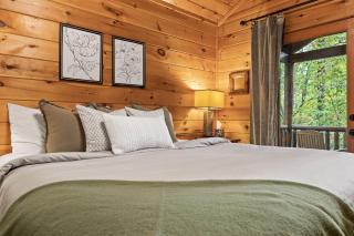 Luxury Cabin with Hot Tub, Fire Pit and Near the Lake - 1