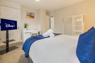 Modern Comfort, Free Parking, Netflix & Disney plus in every Bedroom and Living Room - 2