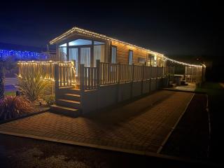 7b Oakwood village - 0