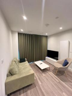 2 Bedroom Brentford - 5