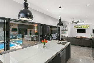 Balinese Style Villa With Bionized Pool - 5