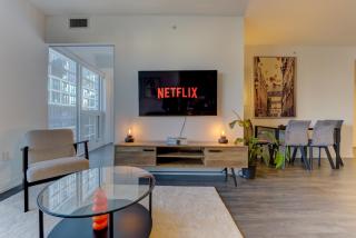 Downtown Luxury Unit - 8