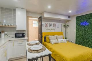 CUTE and COZY studio w jacuzzi - 0