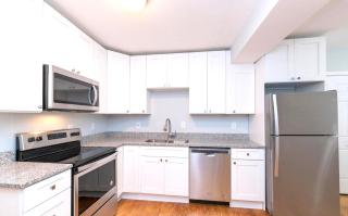 Budget Bed Room near Downtown Inner Harbor w Free Parking - 5