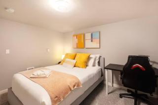 Modern Cozy Bright 2BR Lower Unit w private entry - 4
