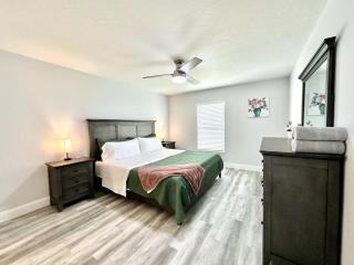 White Oak Spacious and Comfy - 7