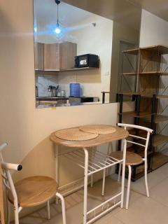 Cozy Studio Unit Near IT Park with Pool Access - 7