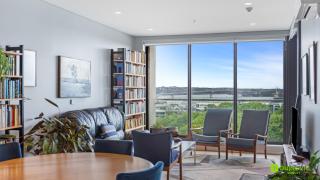 QV Stays Elegant City Haven 2 Bed 2 Bath - 9