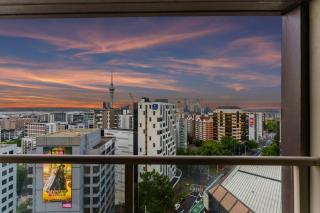 Stunning Panoramic Cityscape Abode near CBD - 9