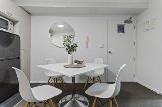 Stunning Panoramic Cityscape Abode near CBD - 3