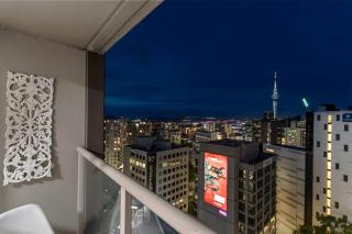 Stunning Panoramic Cityscape Abode near CBD - 1