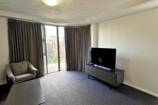 City Lights Escape 2BR near South Bank - 5