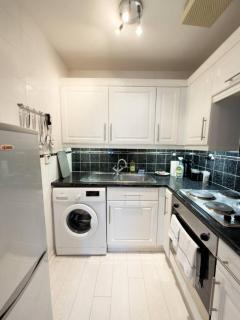 Central Renfrew 1BR Apt - 4