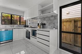 Modern Townhouse with Parking nr Airport - Manukau - 5