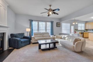 Cozy 4 Bedrooms Pool Playground - 9